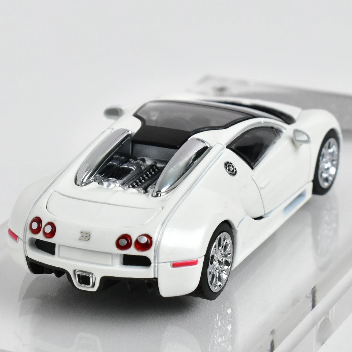 1:64 White Bugatti Veyron Super Sport