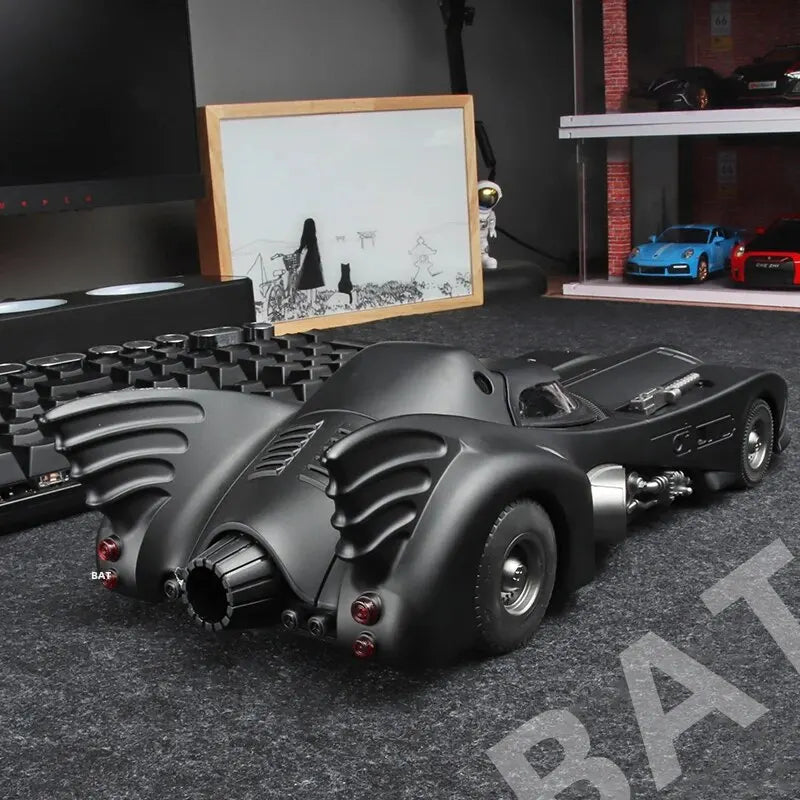 1:18 1989 Batmobile Die-cast Car with Batman Figure