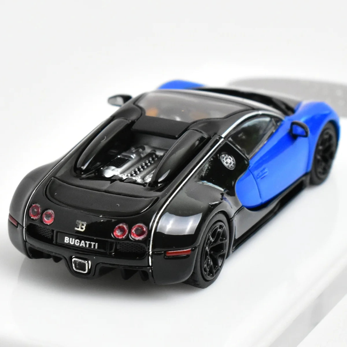 1:64 Blue/Black Bugatti Veyron Super Sport