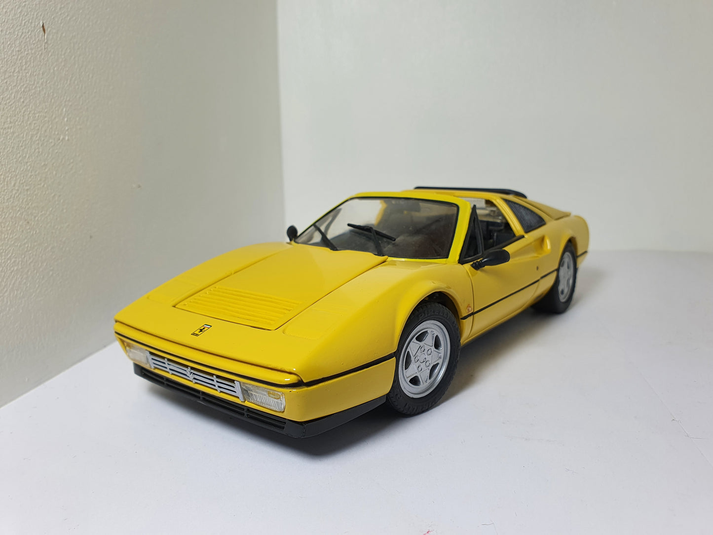 1:18 Ferrari 328 GTS ~ Anson ~ Yellow