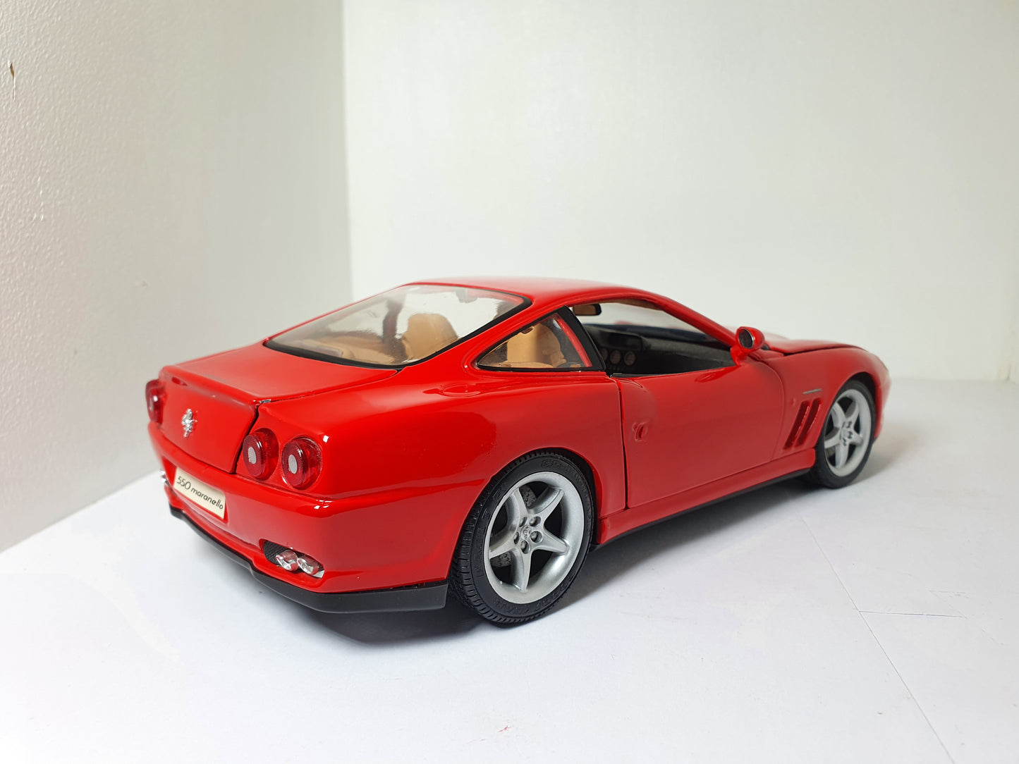 1:18 Ferrari 550 Maranello ~ Maisto ~ Red