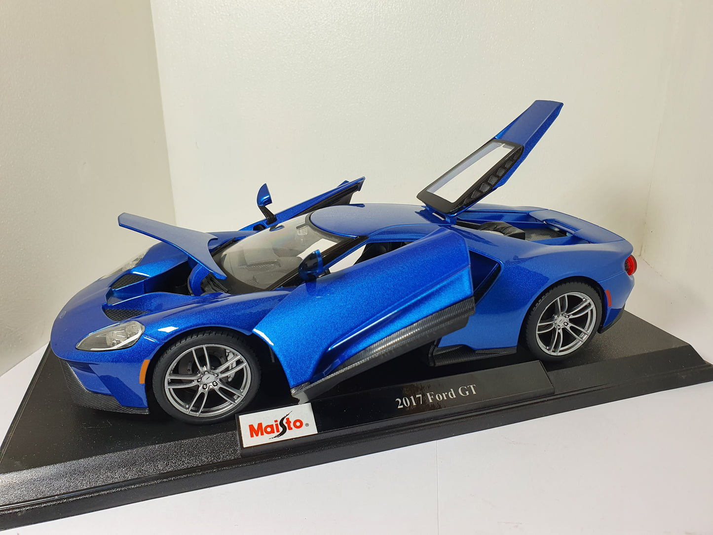 1:18 2017 Ford GT ~ Maisto ~ Metallic Blue