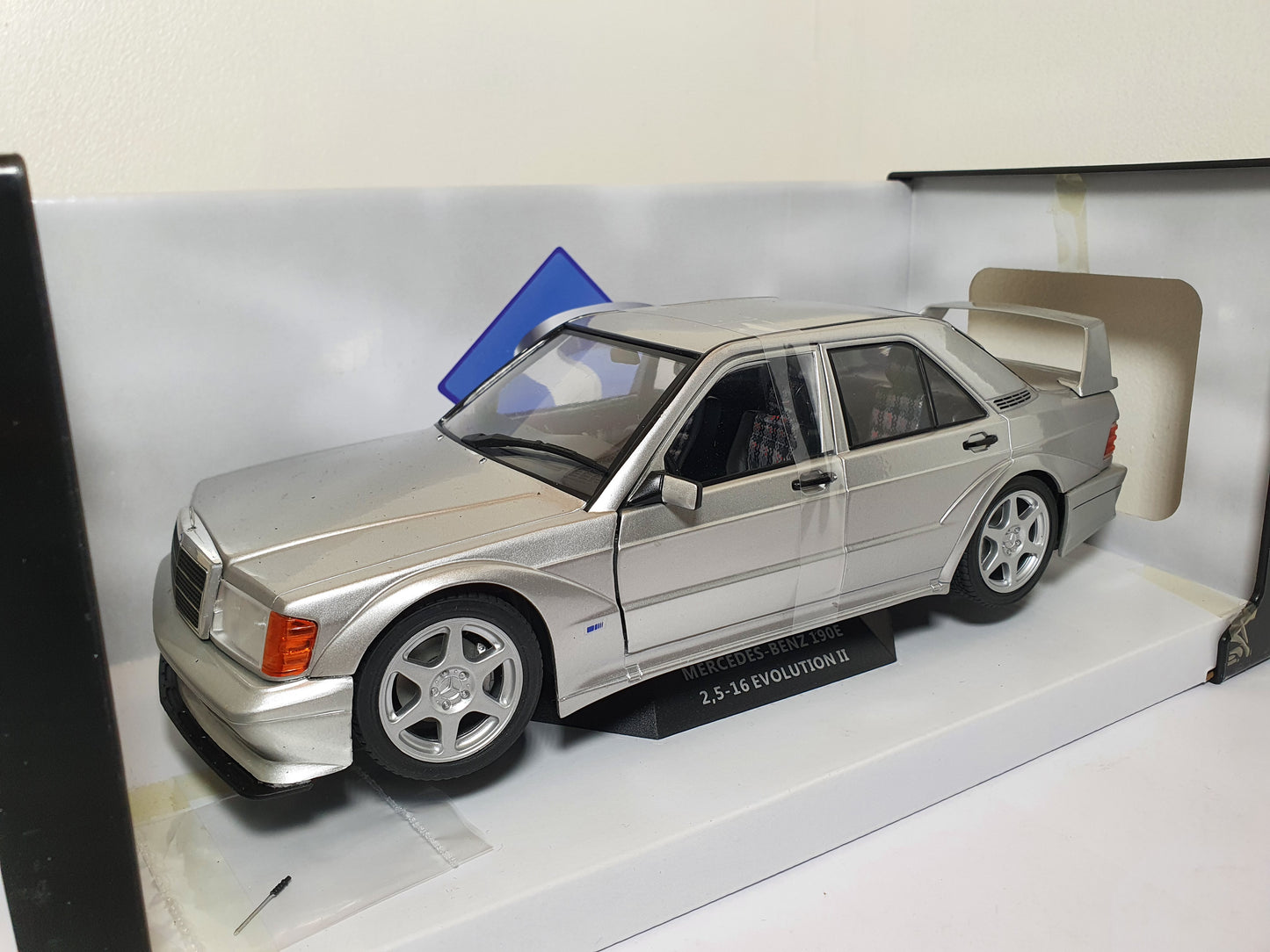 1:18 Mercedes-Benz 190E Evolution 2 ~ Solido ~ Silver