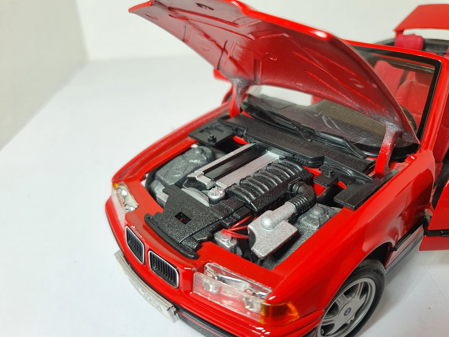 1:18 BMW 325i Cabriolet E36 ~ Maisto ~ Red