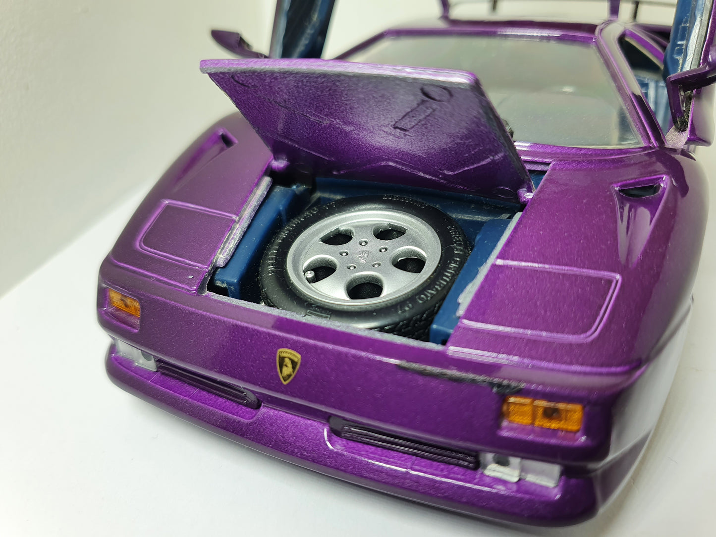 1:18 Lamborghini Diablo SE-30 Jota ~ Maisto ~ Purple