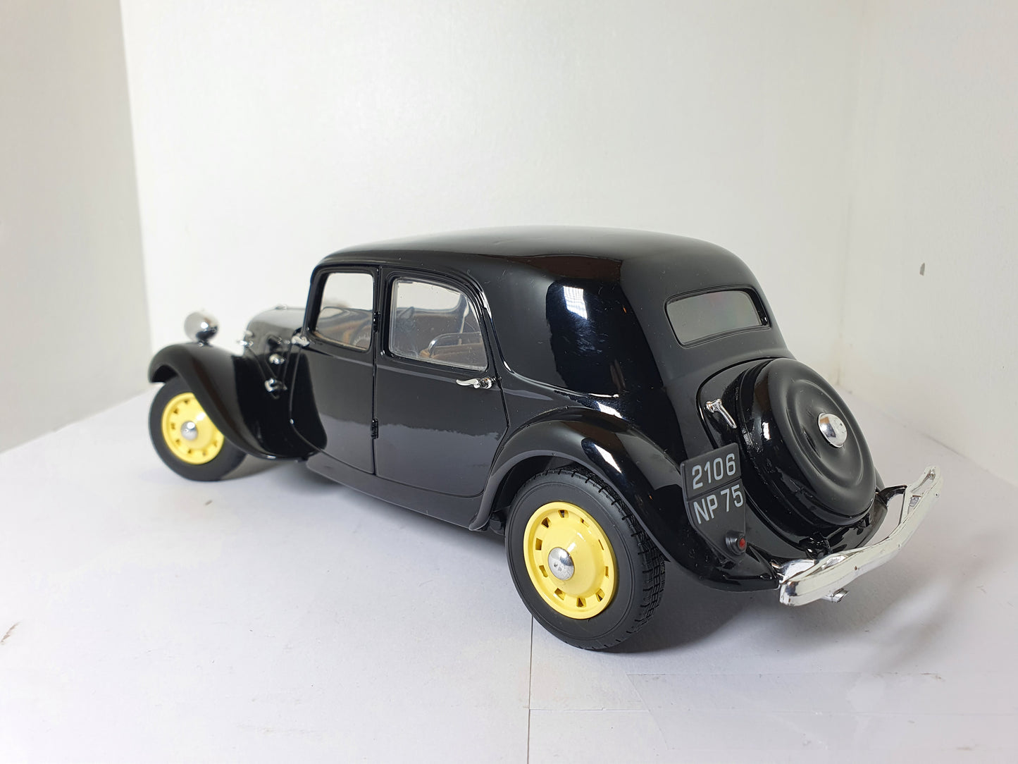 1:18 Citroen Traction 11B ~ Solido ~ Black