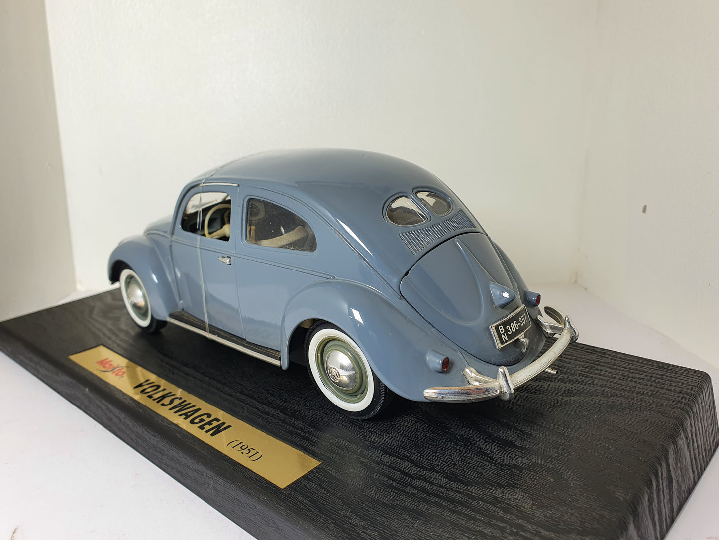 1:18 Volkswagen Beetle Export Saloon ~ Maisto ~ Grey