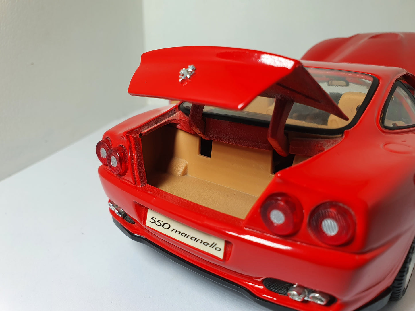 1:18 Ferrari 550 Maranello ~ Maisto ~ Red