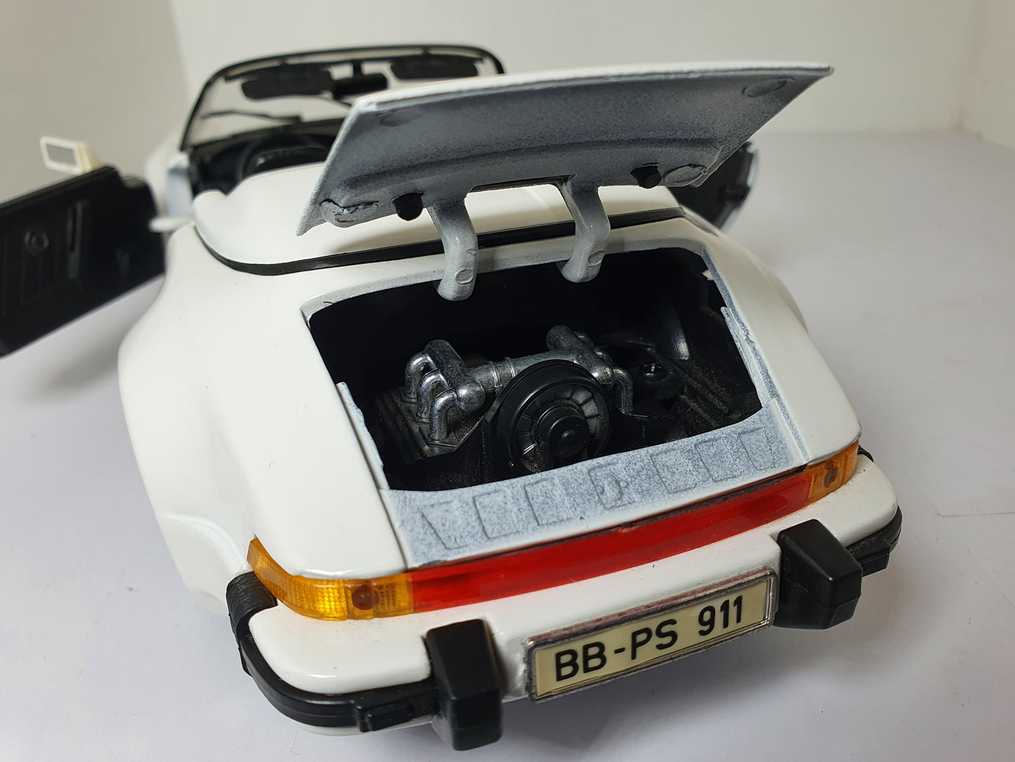 1:18 Porsche 911 Speedster 930 ~ Maisto ~ White