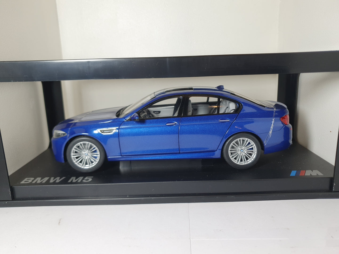 1:18 BMW M5 F10 ~ Paragon ~ San Marino Blue