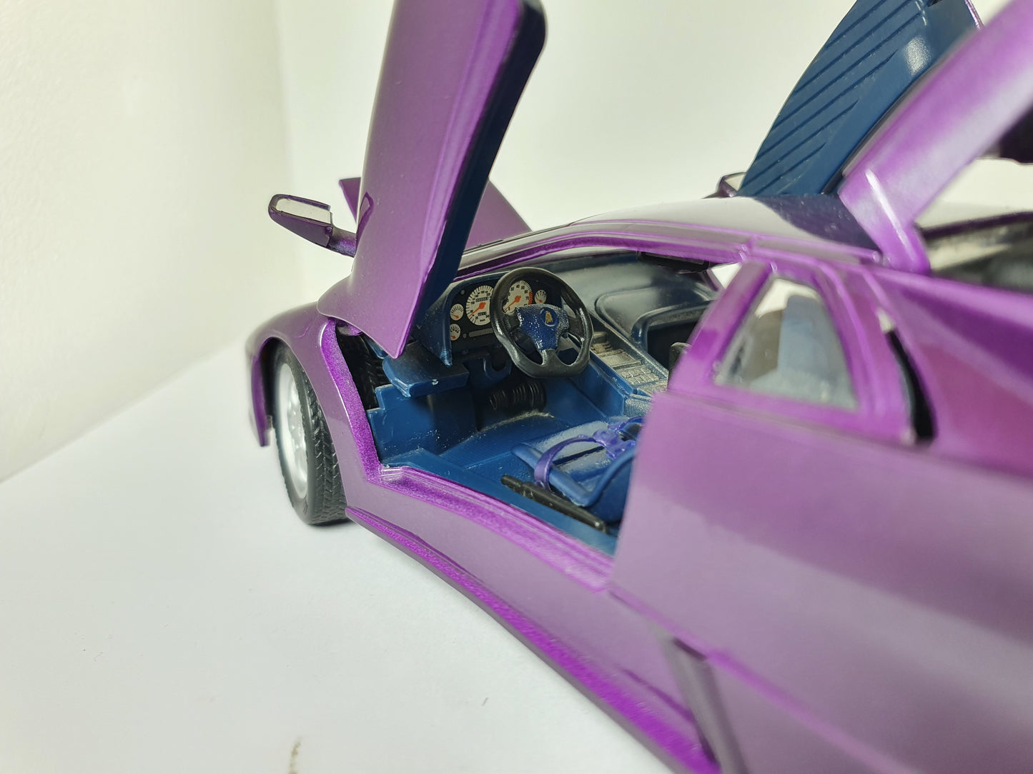 1:18 Lamborghini Diablo SE-30 Jota ~ Maisto ~ Purple