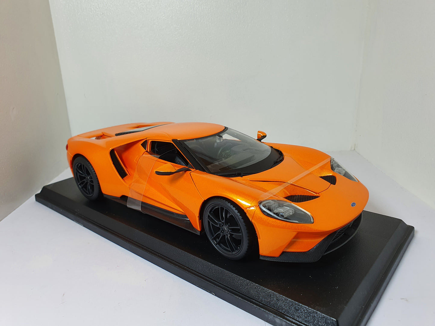 1:18 2017 Ford GT ~ Maisto ~ Metallic Orange