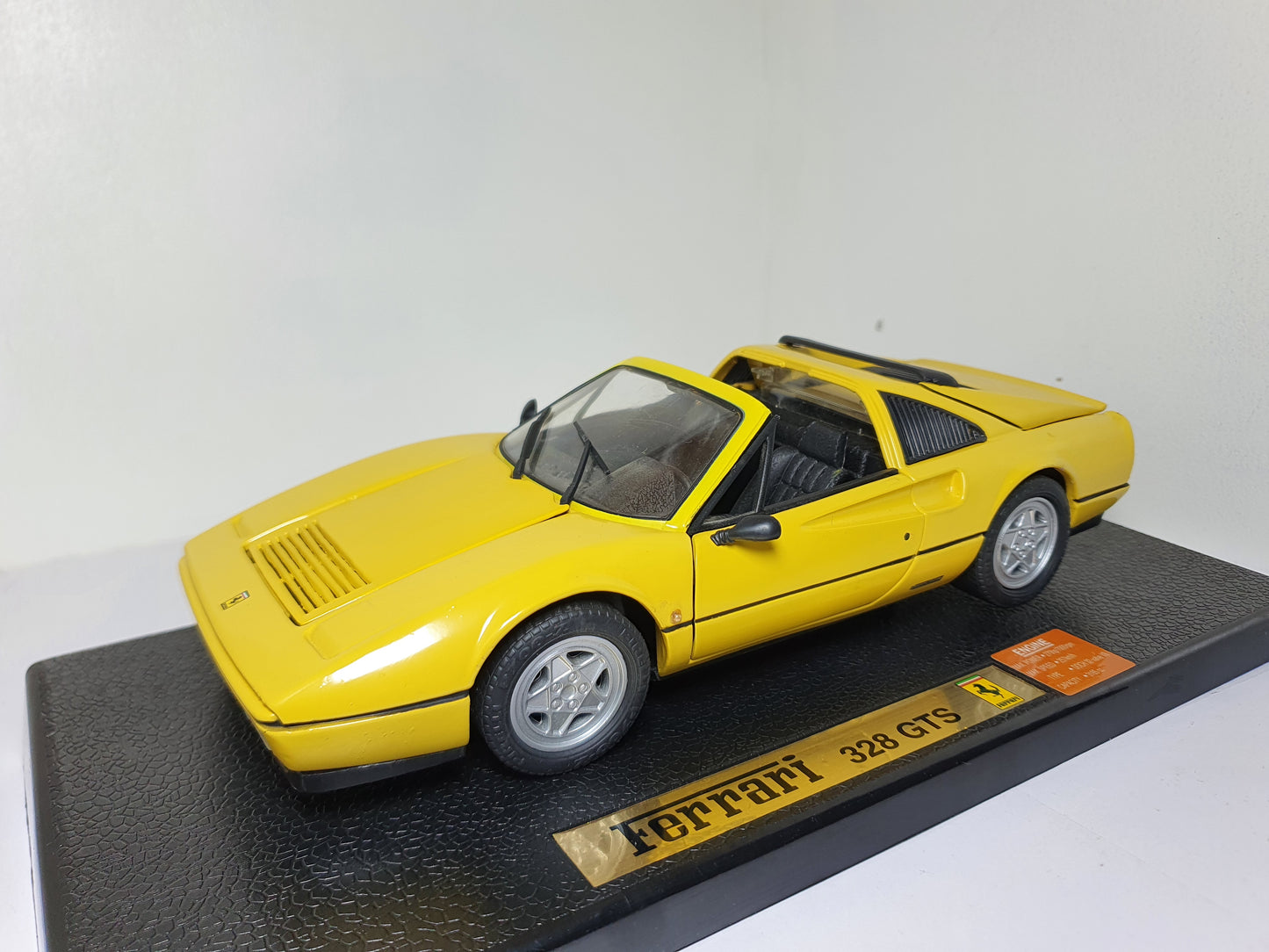 1:18 Ferrari 328 GTS ~ Anson ~ Yellow