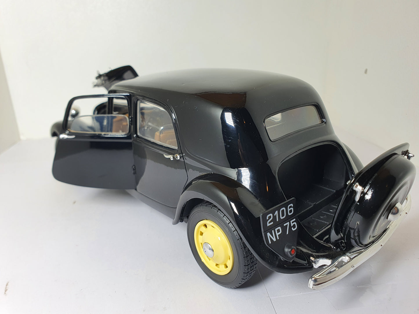 1:18 Citroen Traction 11B ~ Solido ~ Black