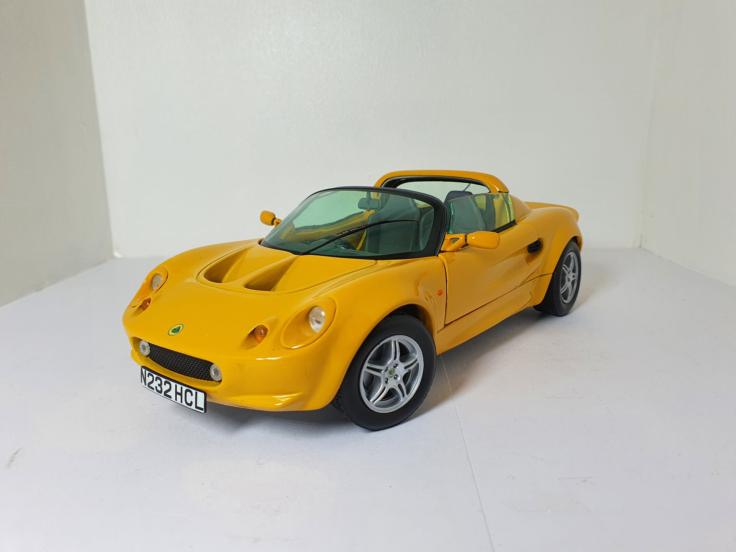 1:18 Lotus Elise Spider ~ Chrono ~ Yellow