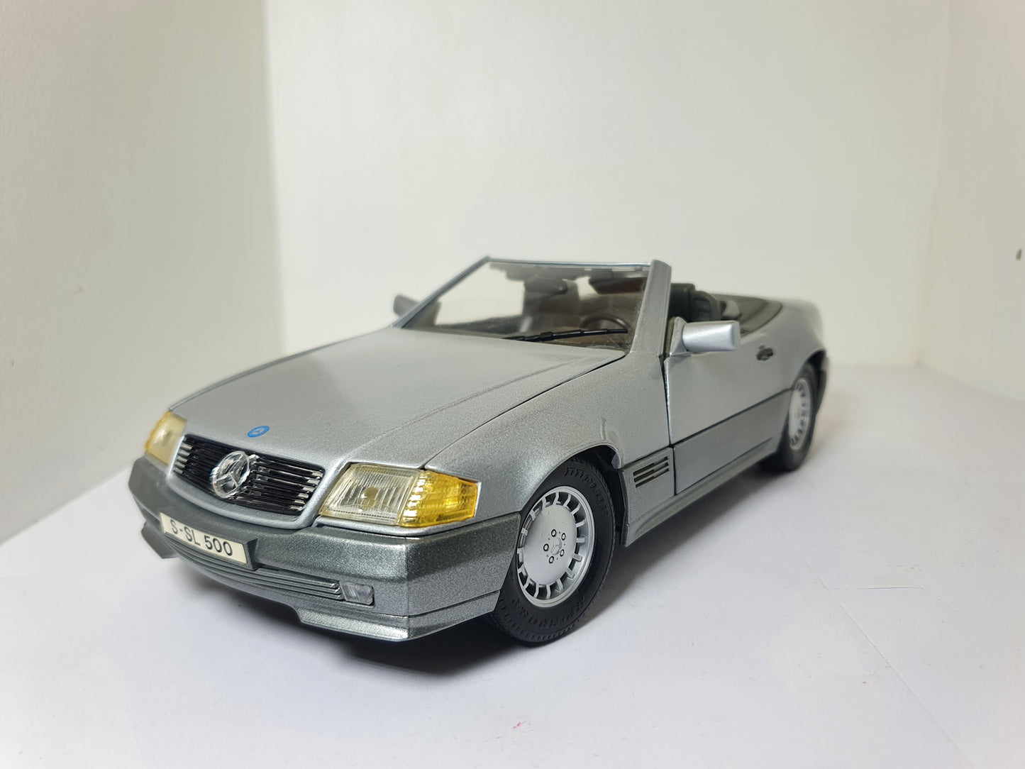 1:18 Mercedes 500SL R129 ~ Maisto ~ Grey