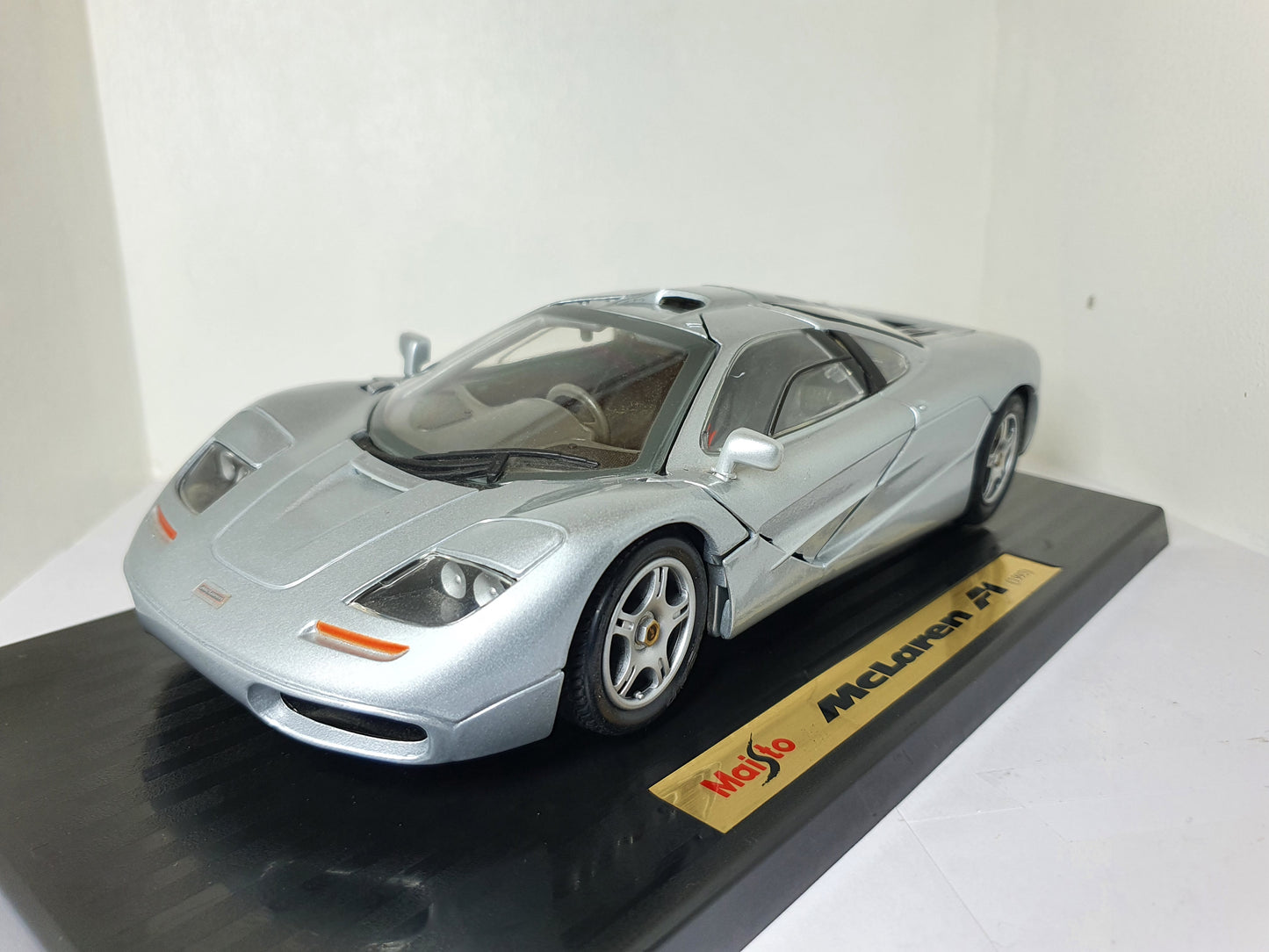 1:18 Mclaren F1 ~ Maisto ~ Silver