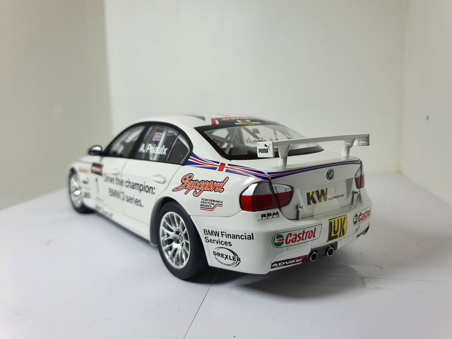 1:18 BMW 320si ~ Kyosho ~ WTCC 2006 Andy Priaulx