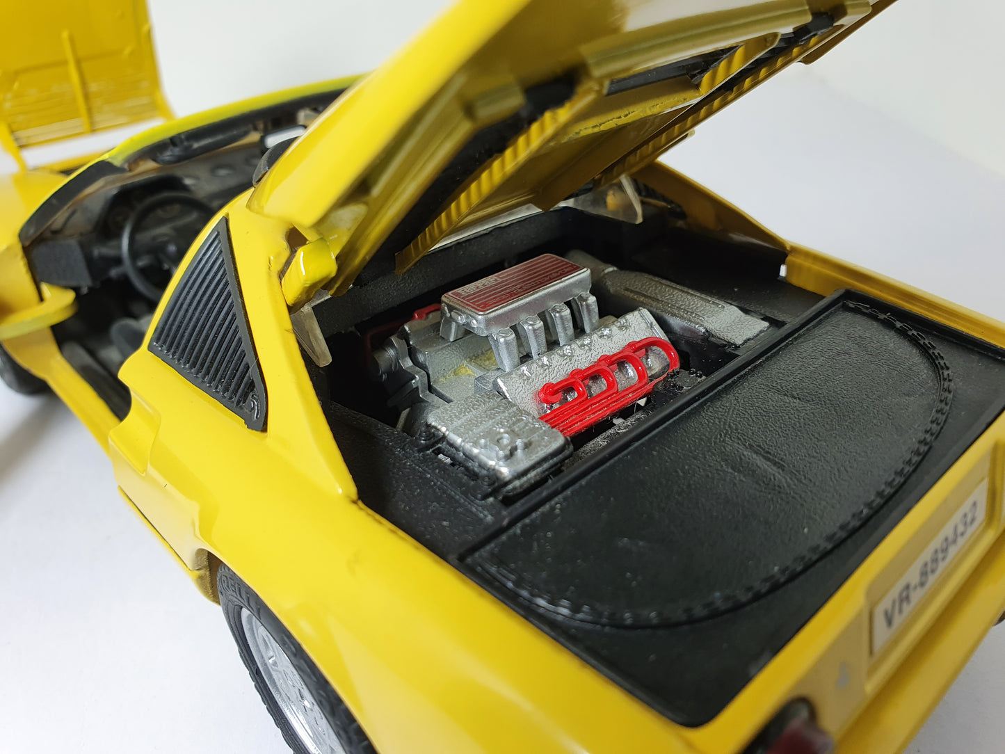 1:18 Ferrari 328 GTS ~ Anson ~ Yellow