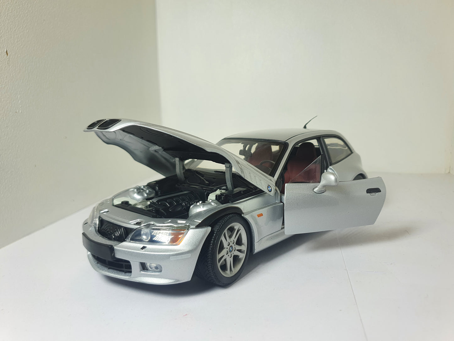 1:18 BMW Z3 Coupe 2.8i ~ UT Models ~ Silver