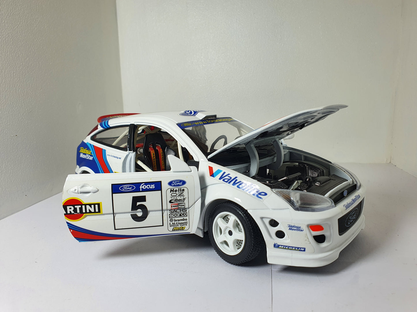 1:18 Ford Focus RS WRC MK1 #5 ~ Bburago ~ Martini Livery