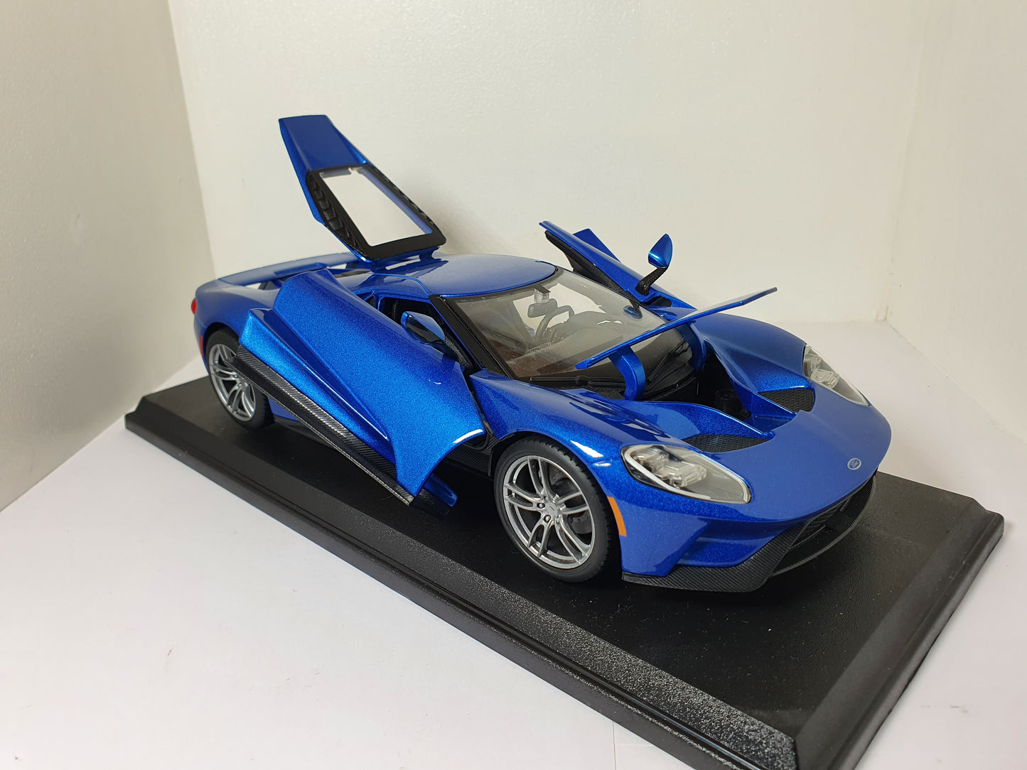 1:18 2017 Ford GT ~ Maisto ~ Metallic Blue