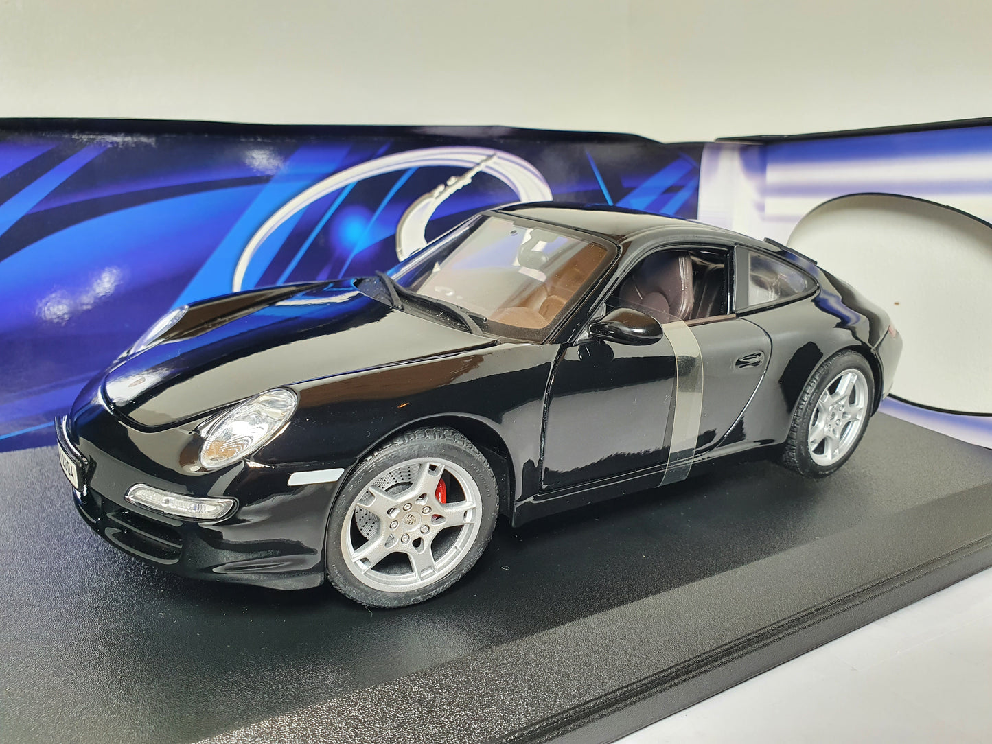 1:18 Porsche 911 Carrera S 997 ~ Maisto ~ Black