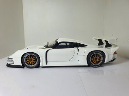 1:18 Porsche 911 GT1 993 Plain Body ~ UT Models ~ White