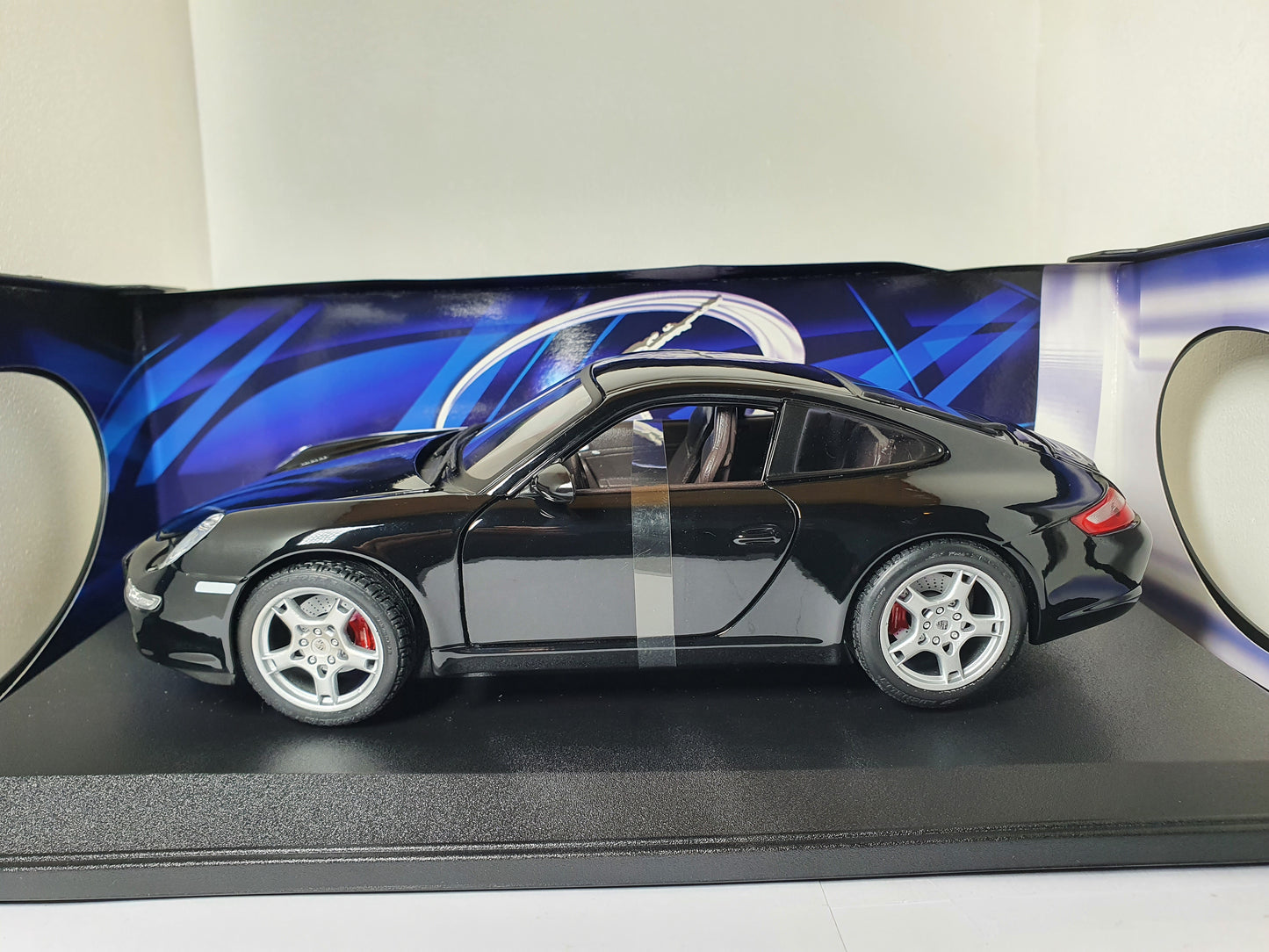 1:18 Porsche 911 Carrera S 997 ~ Maisto ~ Black