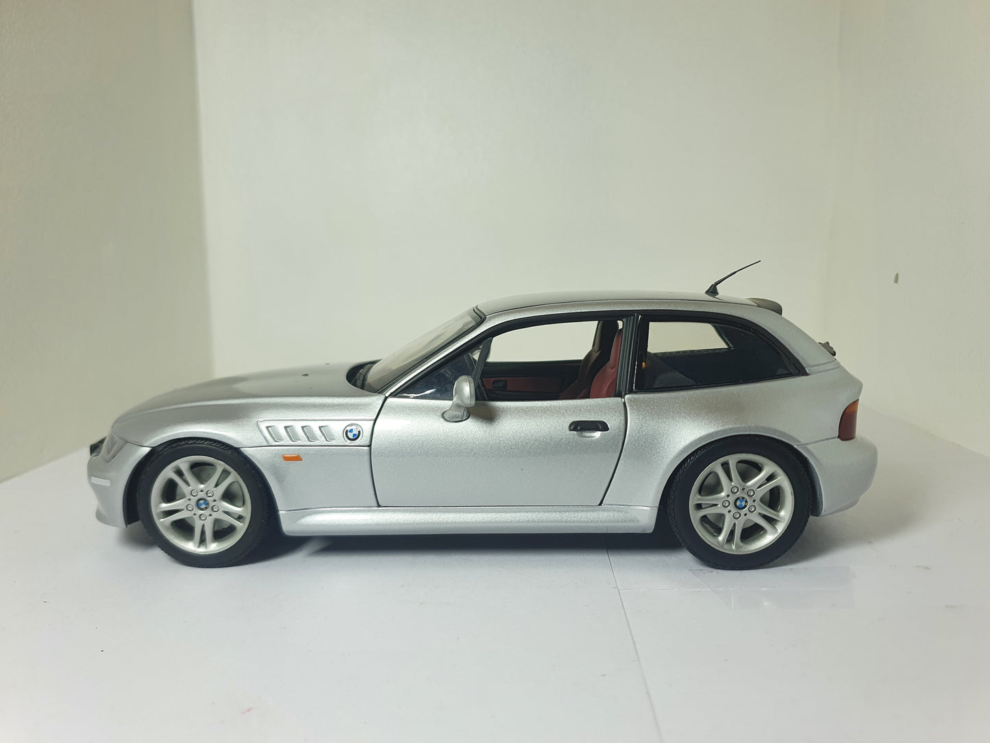 1:18 BMW Z3 Coupe 2.8i ~ UT Models ~ Silver