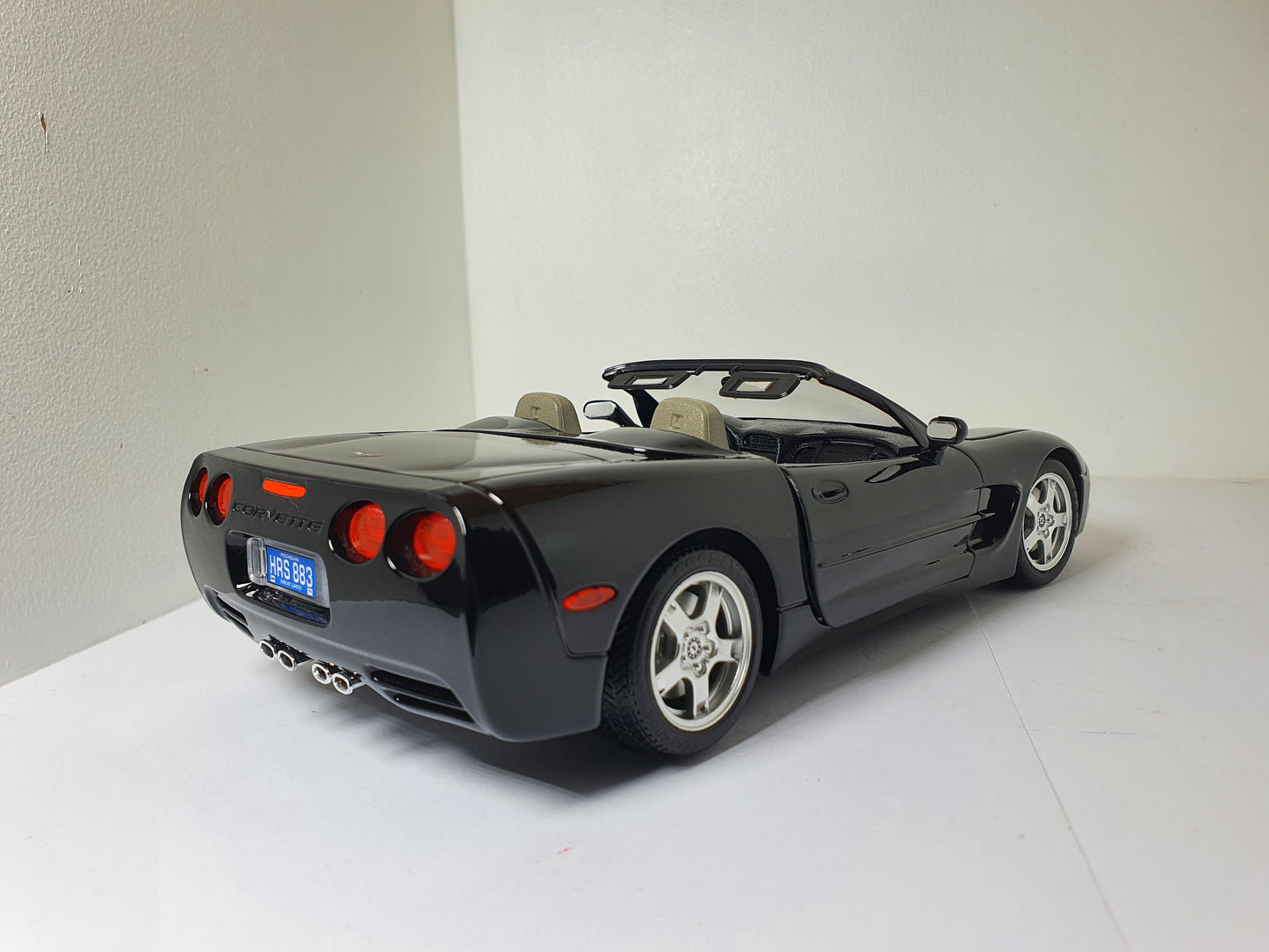 1:18 Chevrolet Corvette C5 Convertible ~ Bburago ~ Black