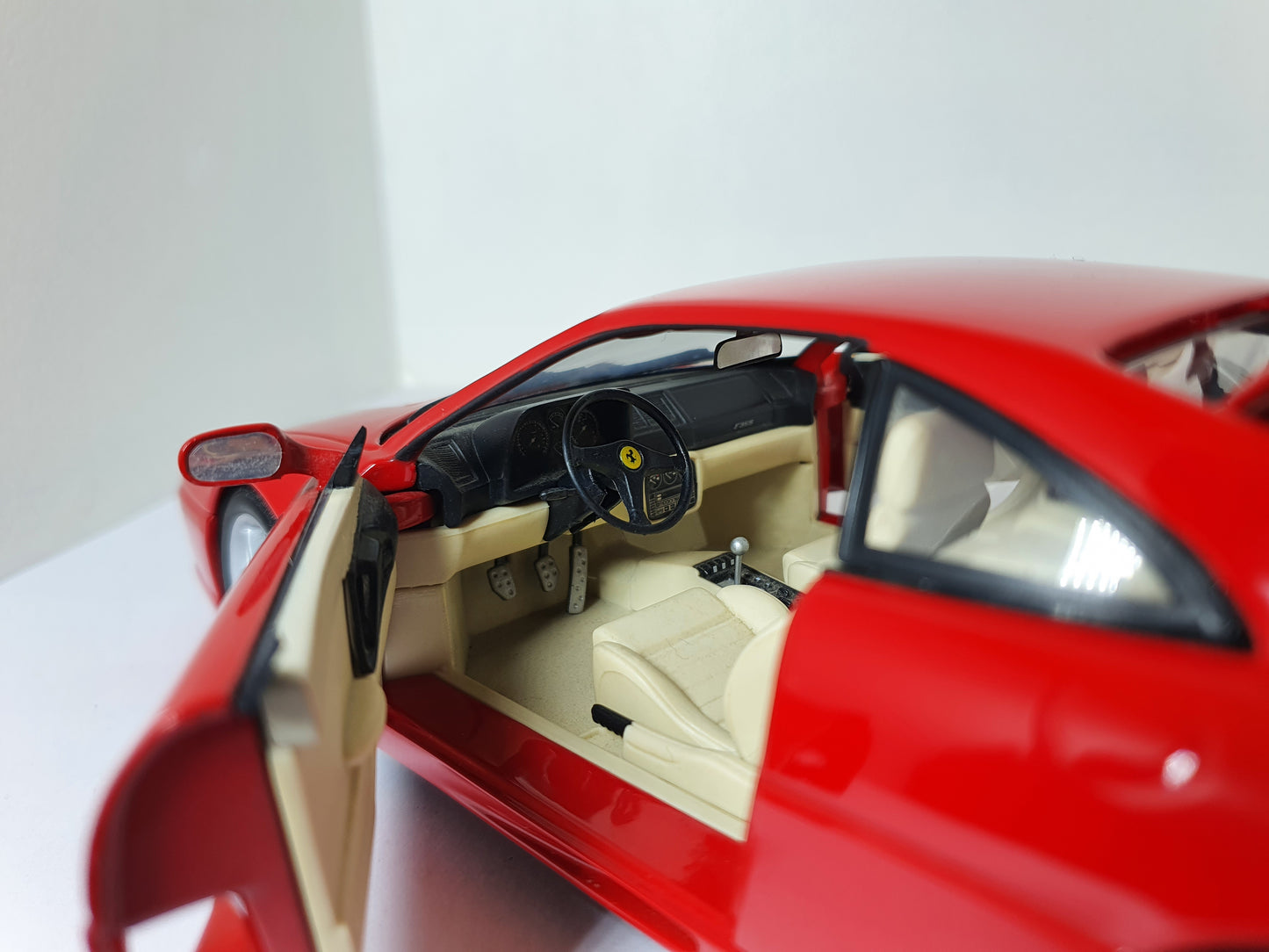 1:18 Ferrari F355 Berlinetta ~ UT Models ~ Red