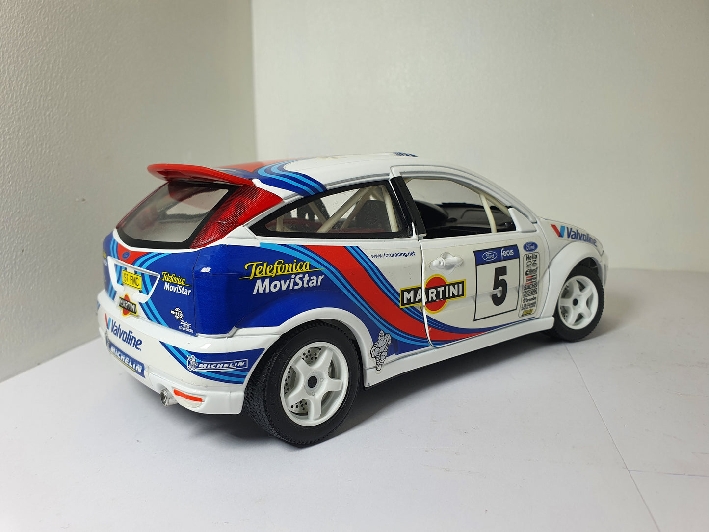 1:18 Ford Focus RS WRC MK1 #5 ~ Bburago ~ Martini Livery