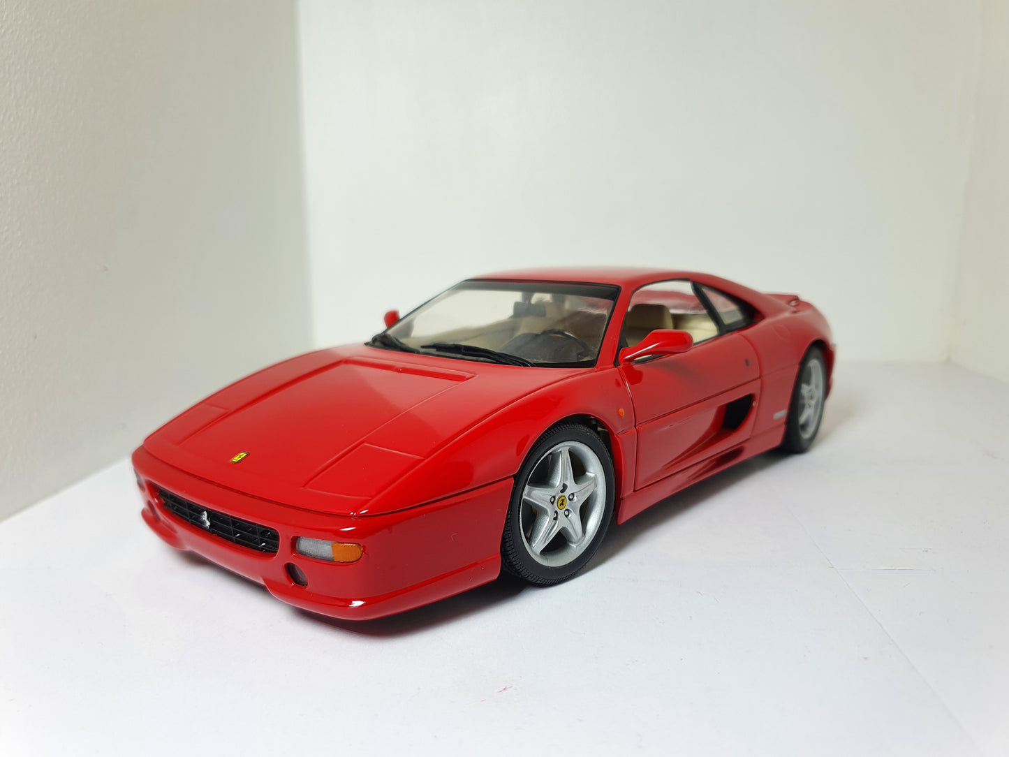 1:18 Ferrari F355 Berlinetta ~ UT Models ~ Red