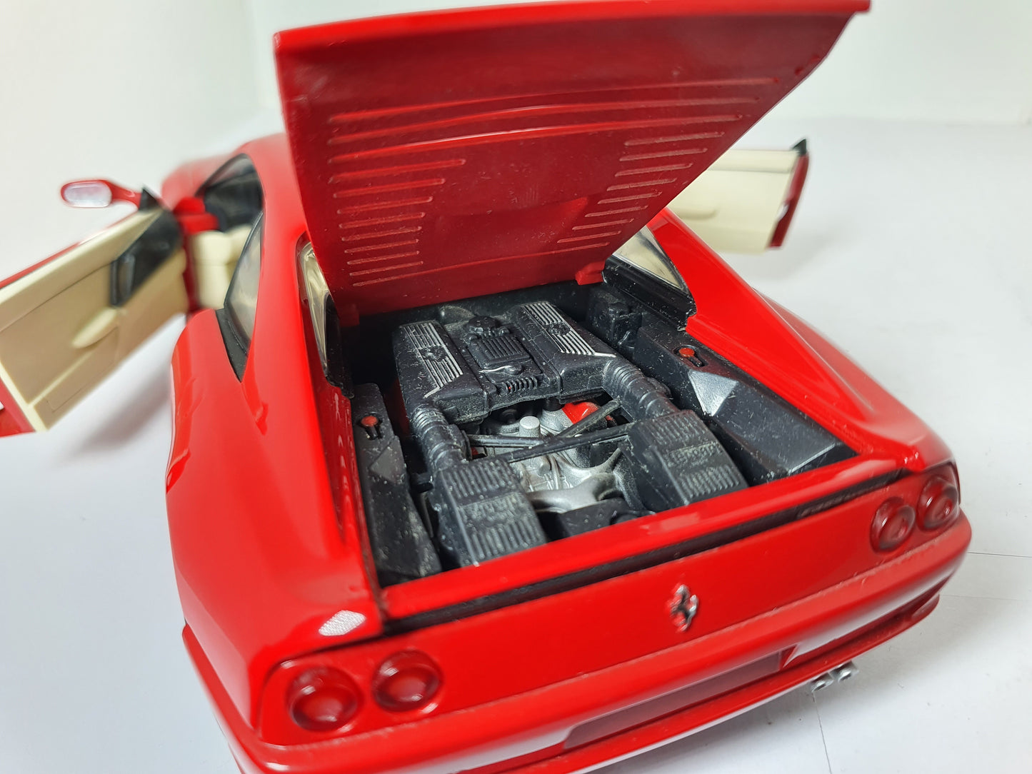 1:18 Ferrari F355 Berlinetta ~ UT Models ~ Red