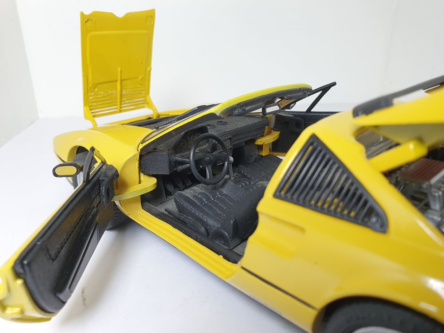 1:18 Ferrari 328 GTS ~ Anson ~ Yellow