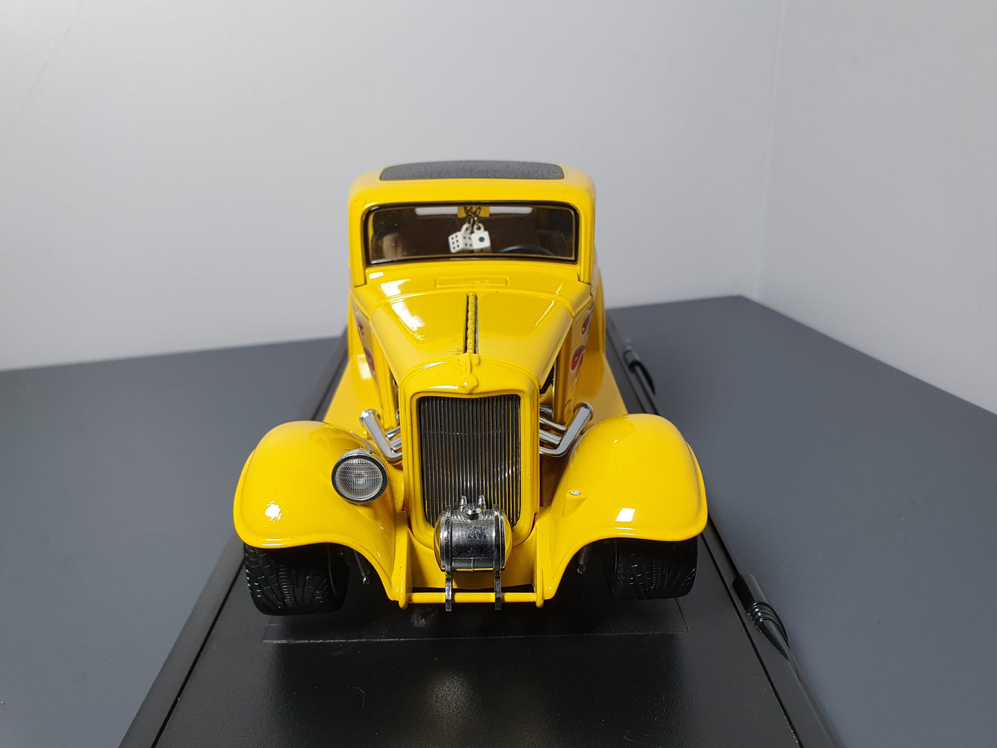 1:18 1934 Ford 3 Window Coupe ~ Road Signature ~ Yellow