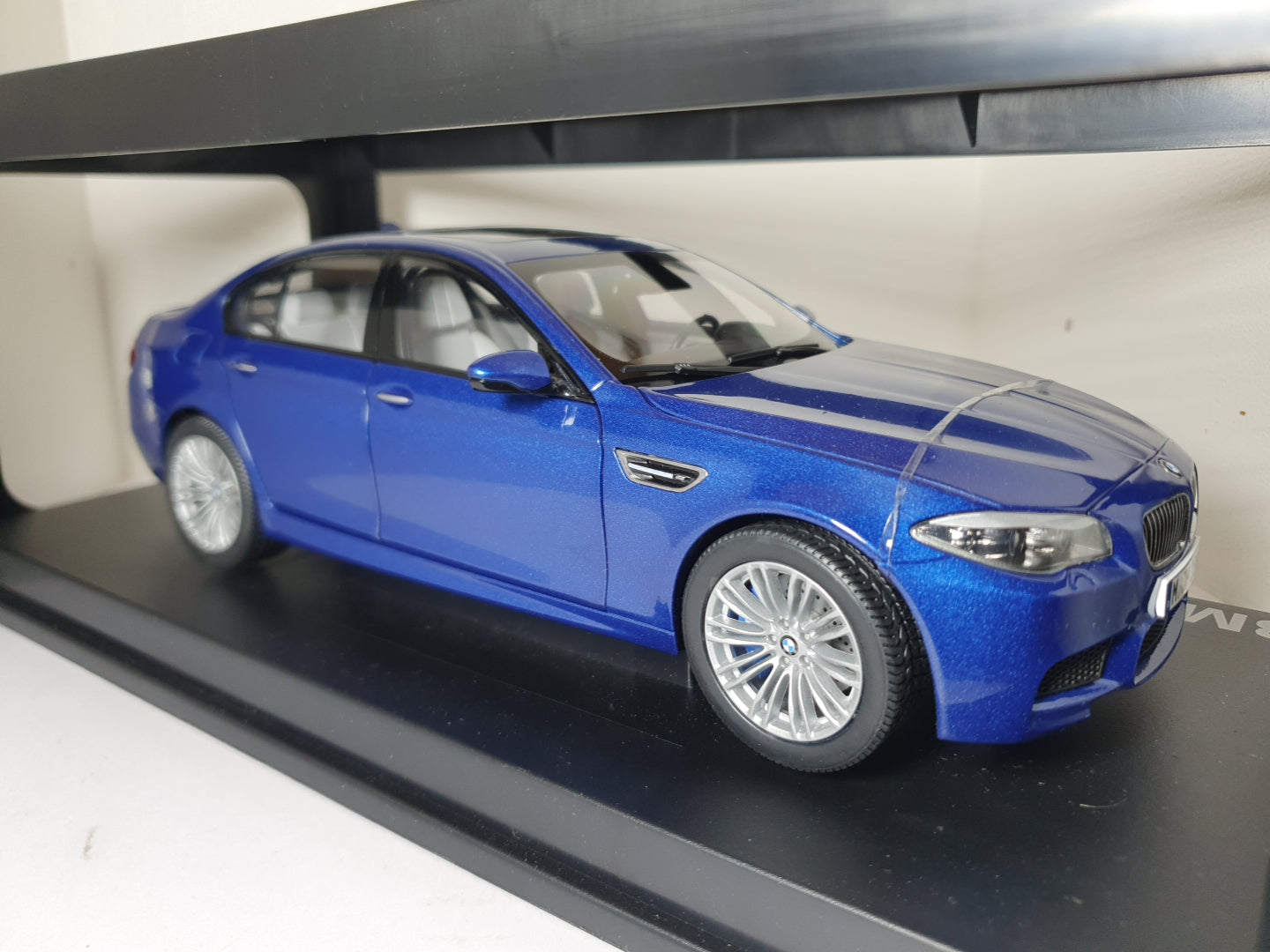 1:18 BMW M5 F10 ~ Paragon ~ San Marino Blue