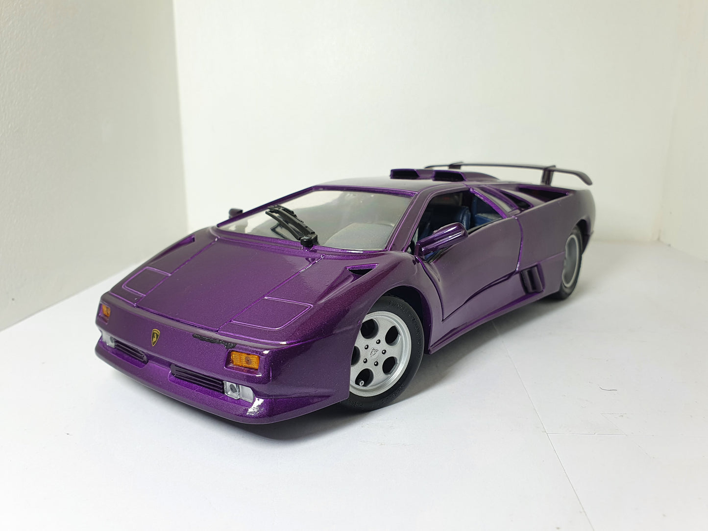 1:18 Lamborghini Diablo SE-30 Jota ~ Maisto ~ Purple