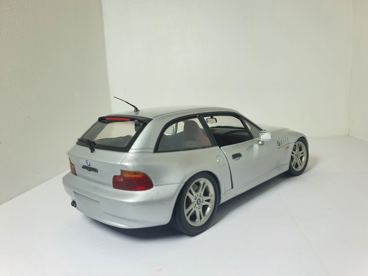 1:18 BMW Z3 Coupe 2.8i ~ UT Models ~ Silver