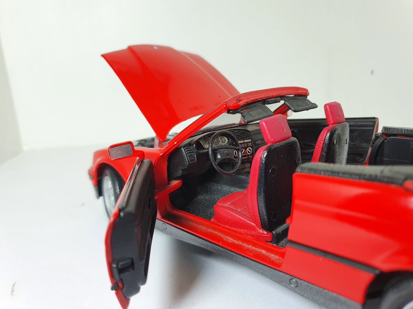 1:18 BMW 325i Cabriolet E36 ~ Maisto ~ Red