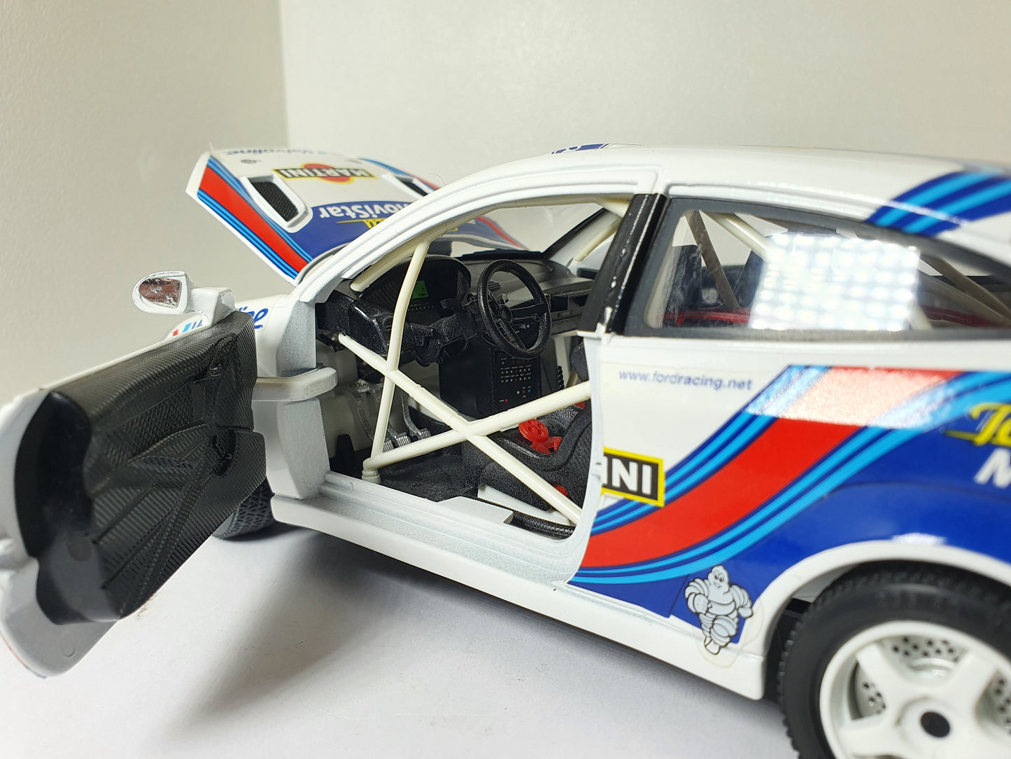 1:18 Ford Focus RS WRC MK1 #5 ~ Bburago ~ Martini Livery