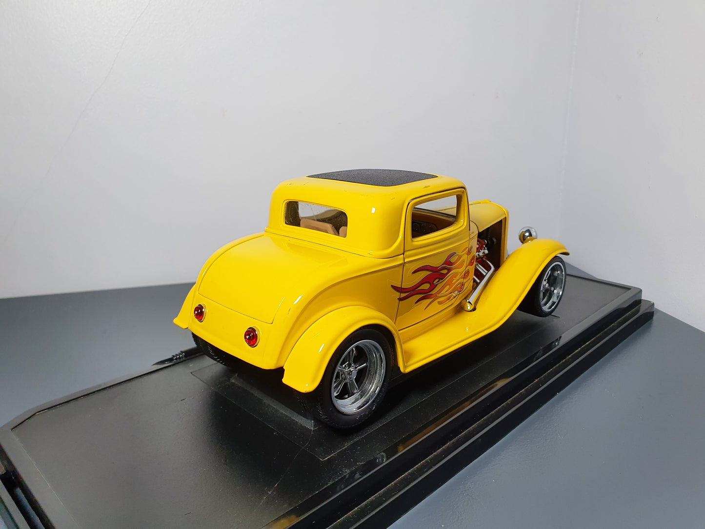 1:18 1934 Ford 3 Window Coupe ~ Road Signature ~ Yellow