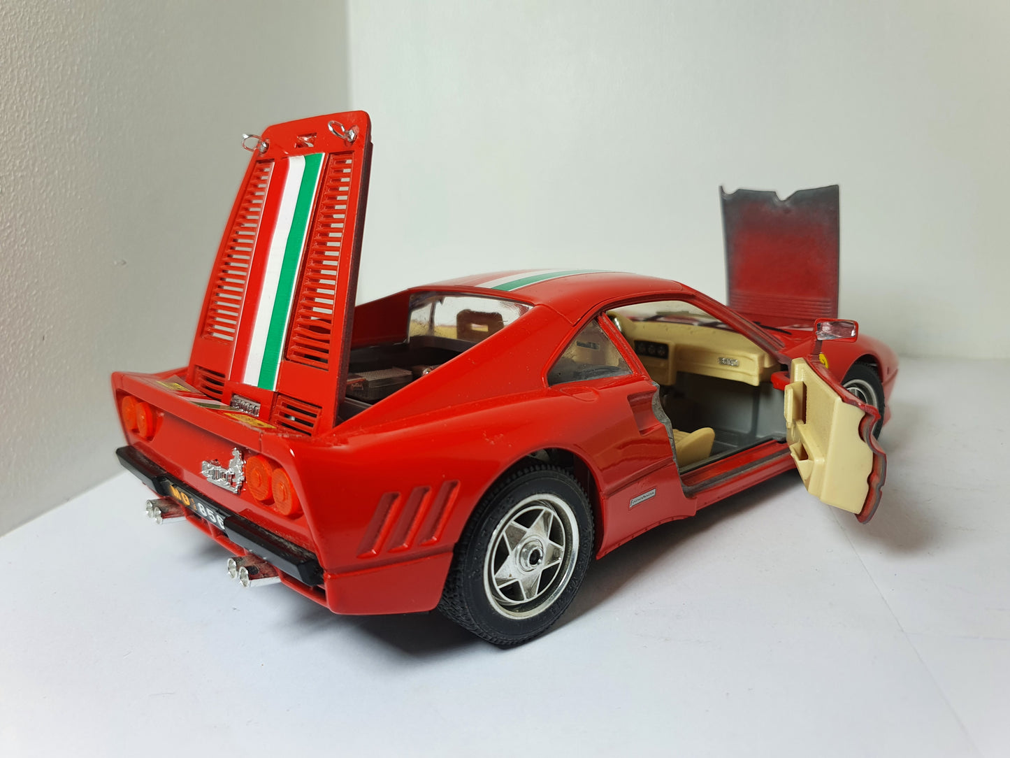 1:18 Ferrari 288 GTO ~ Bburago ~ Red