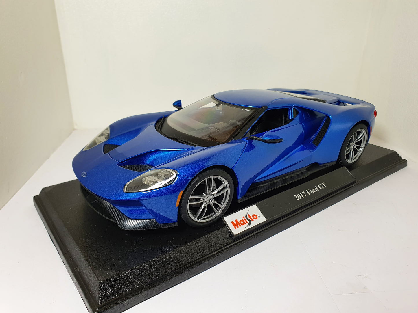 1:18 2017 Ford GT ~ Maisto ~ Metallic Blue