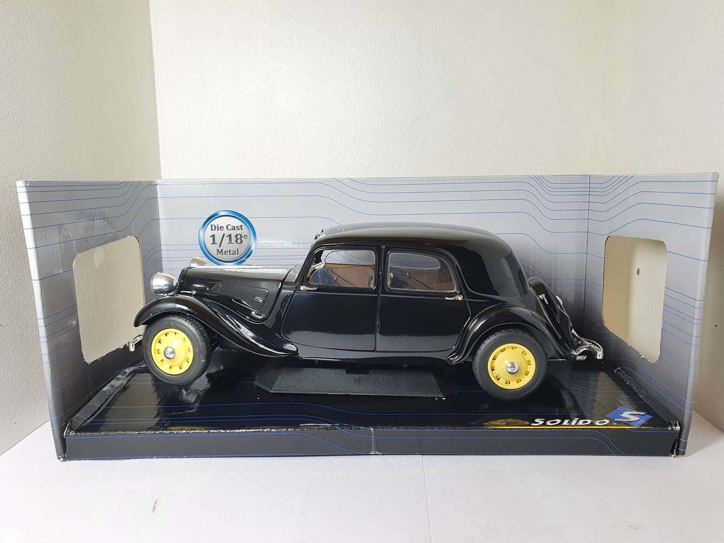 1:18 Citroen Traction 11B ~ Solido ~ Black