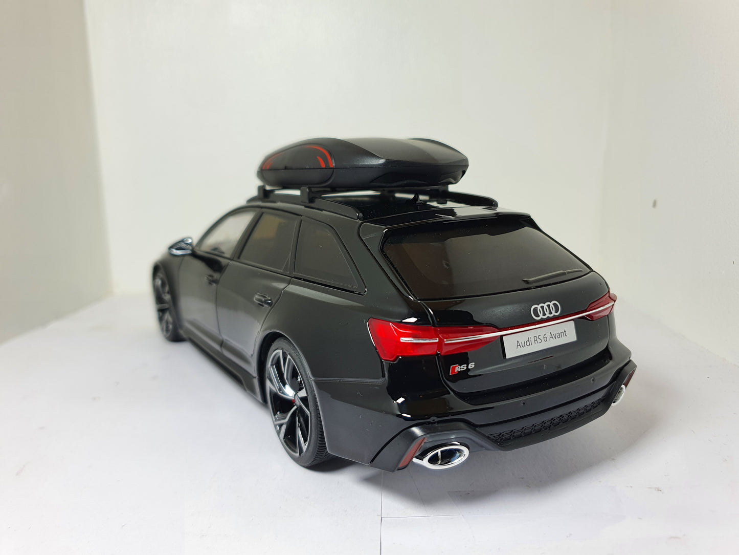 1:18 Audi RS6 Avant C8 ~ Black