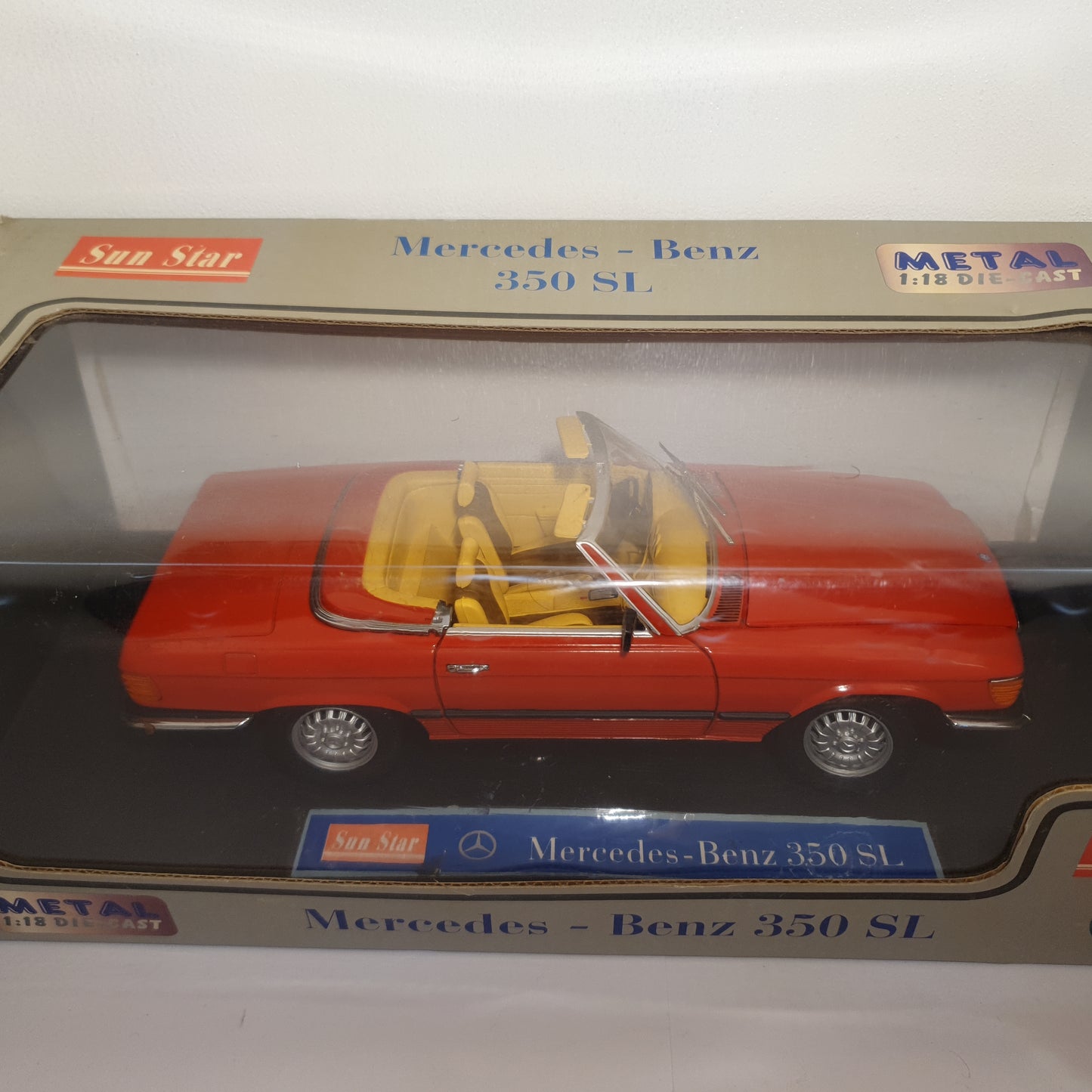 1:18 Mercedes-Benz 350SL 1977 Convertible ~ Sunstar ~ Red