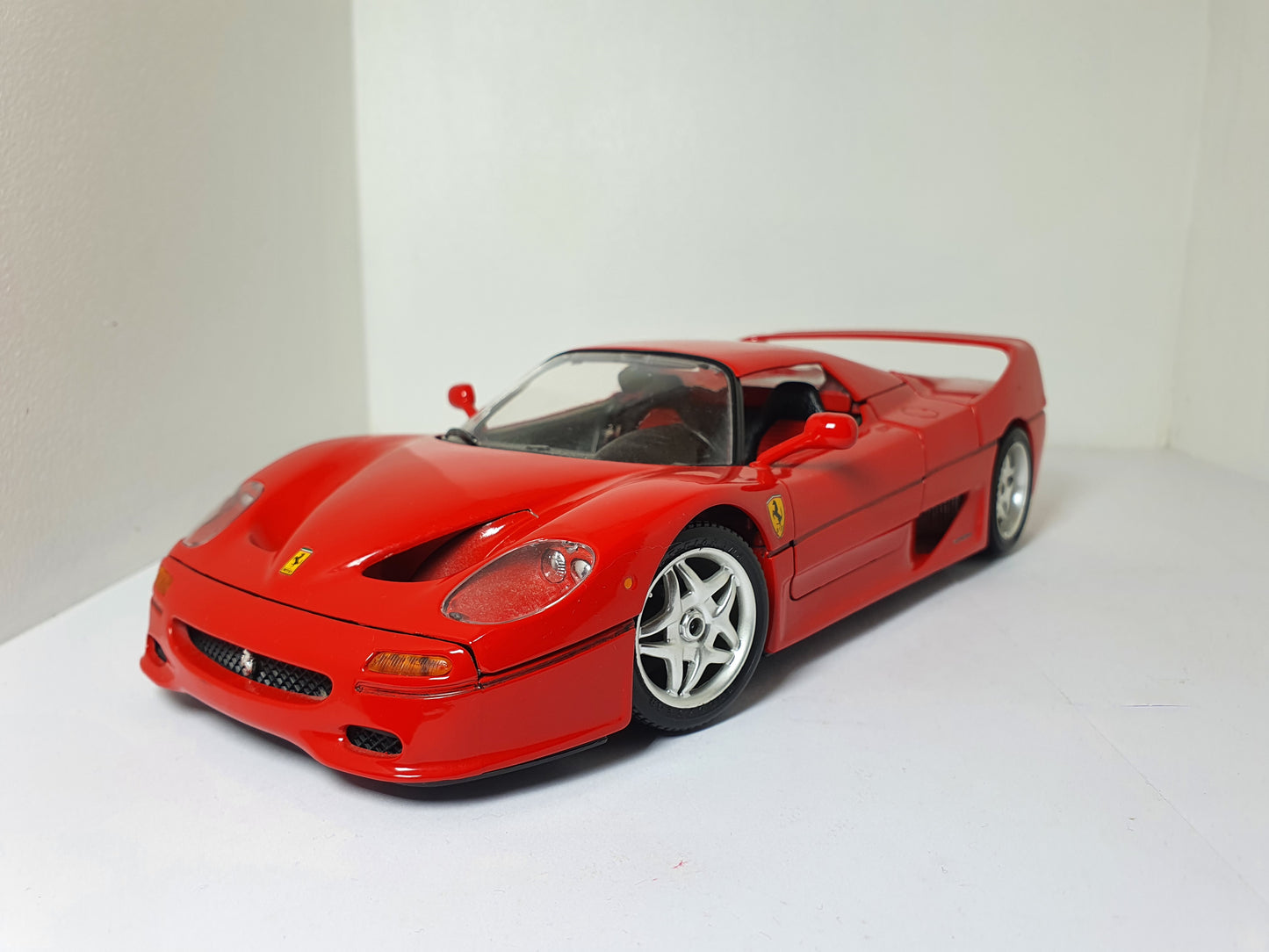 1:18 Ferrari F50 Hardtop ~ Bburago ~ Red