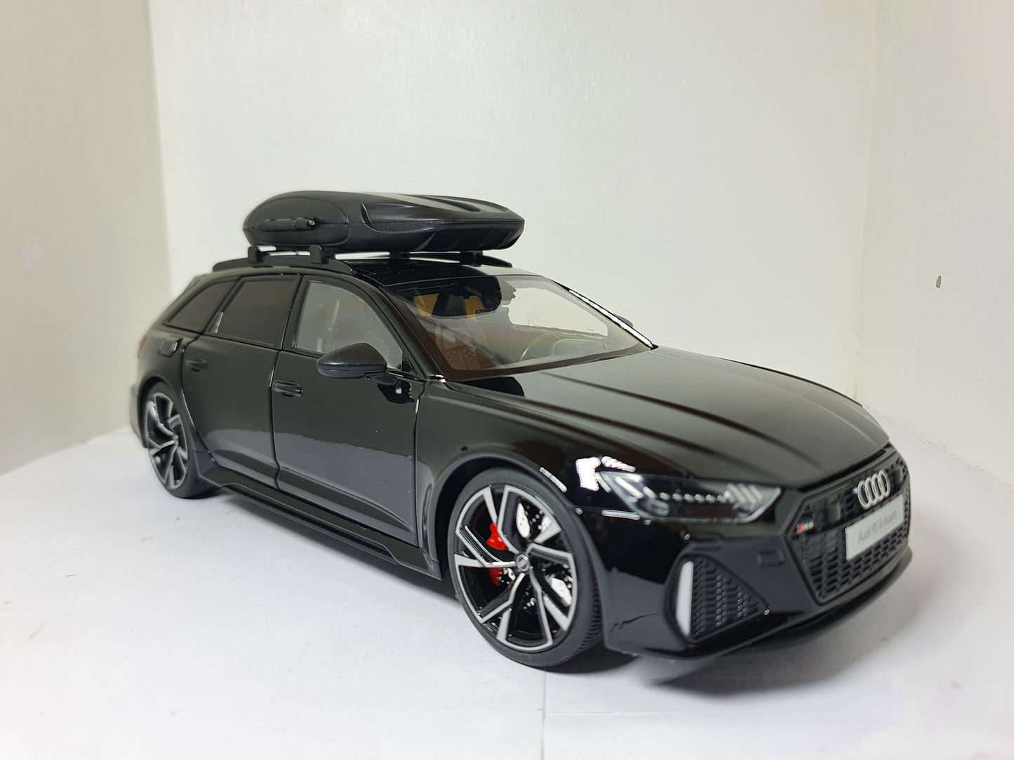 1:18 Audi RS6 Avant C8 ~ Black